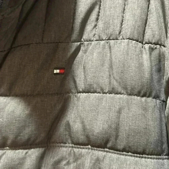Tommy Hilfiger puffer. Size small. - Picture 4 of 9
